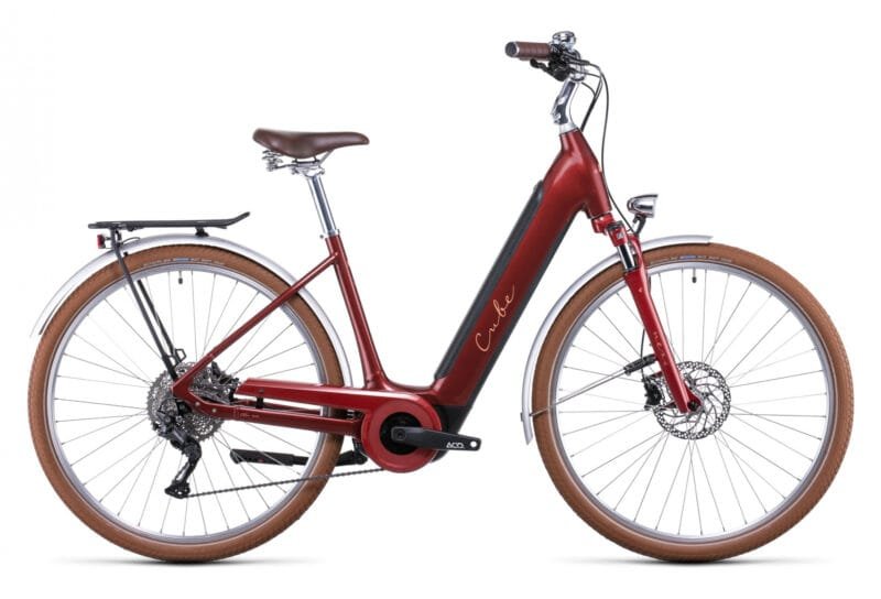 VÉLO DE VILLE ÉLECTRIQUE CUBE ELLA RIDE HYBRID 500 EASY ENTRY SHIMANO DEORE 10V 500 WH 700 MM ROUGE AUBURN SALMON 2022