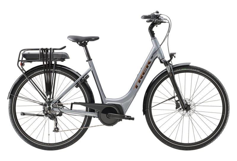 VÉLO DE VILLE ÉLECTRIQUE TREK VERVE+ 1 LOWSTEP SHIMANO TOURNEY/ALTUS 8V 500 WH GRIS 2023