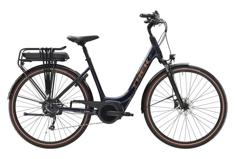 VÉLO DE VILLE ÉLECTRIQUE TREK VERVE+ 2 LOWSTEP SHIMANO ACERA/ALTUS 9V 500 WH BLEU FONCÉ 2022