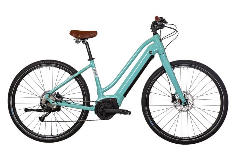 VÉLO FITNESS ÉLECTRIQUE BICYKLET BÉATRICE SHIMANO ALTUS 9V 500 WH 700 MM BLEU