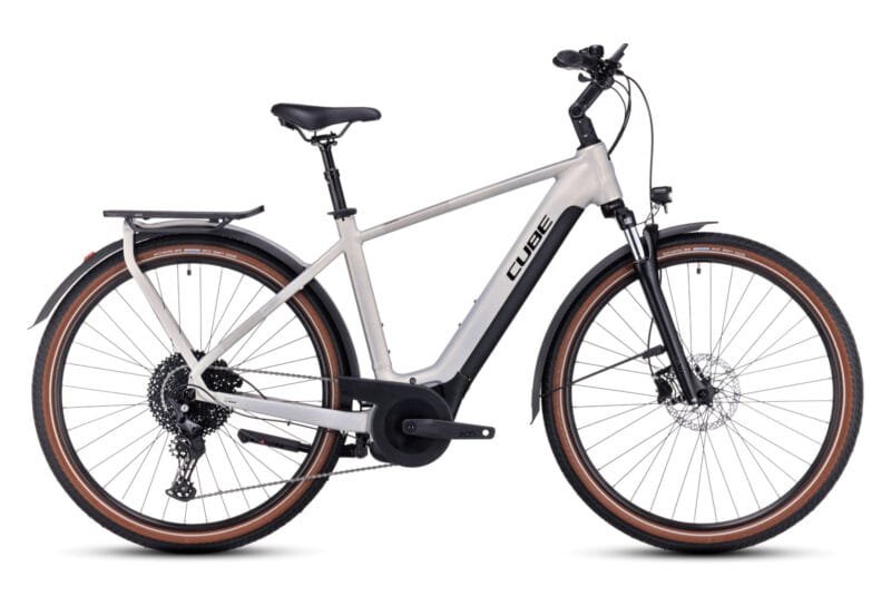 VTC ÉLECTRIQUE CUBE TOURING HYBRID PRO 625 SHIMANO DEORE 11V 625 WH 700 MM ARGENT PEARLY 2023