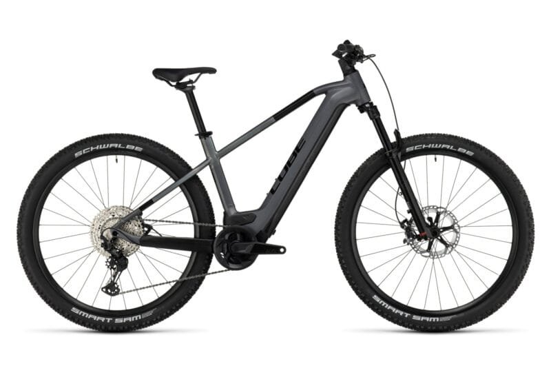 VTT ÉLECTRIQUE SEMI-RIGIDE CUBE REACTION HYBRID SLT 750 SHIMANO XT 12V 750 WH 29'' GRIS PRIZM SILVER 2023